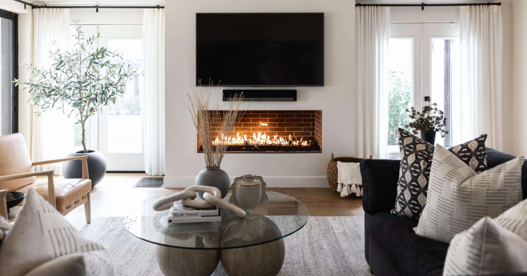 23 Small Living Room Ideas with Fireplace for a Cozy Farmhouse Feel